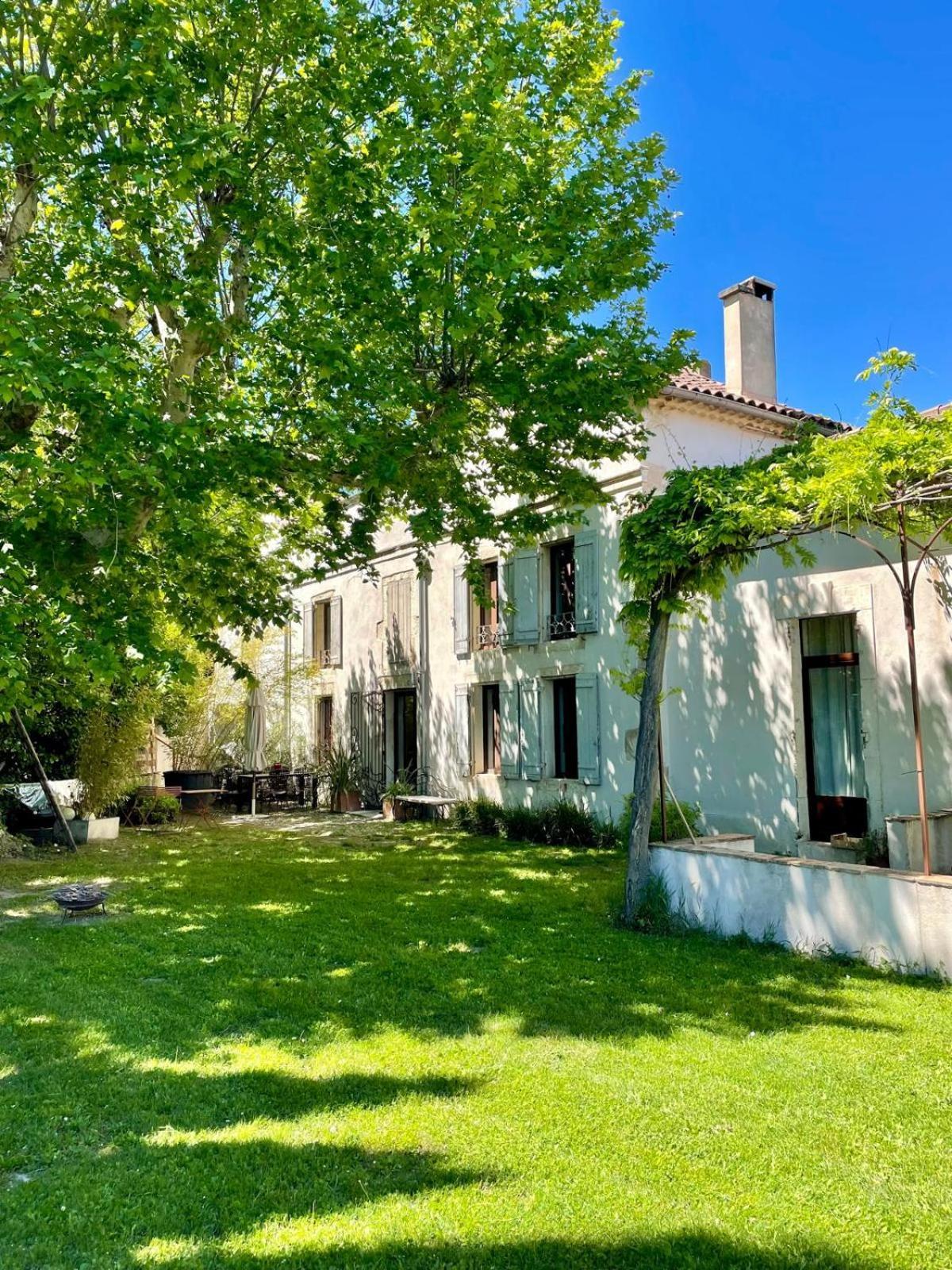 Bed and Breakfast Mas Carita Cabannes Exterior foto